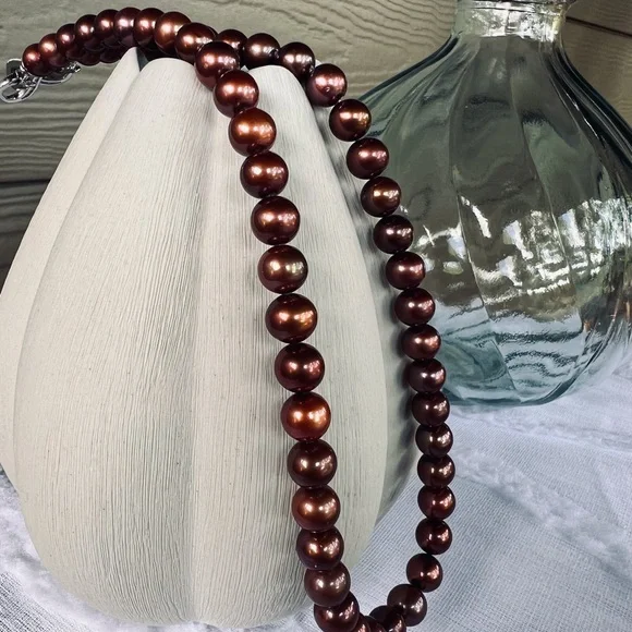 Natural Seawater “Chocolate” Pearl Necklace